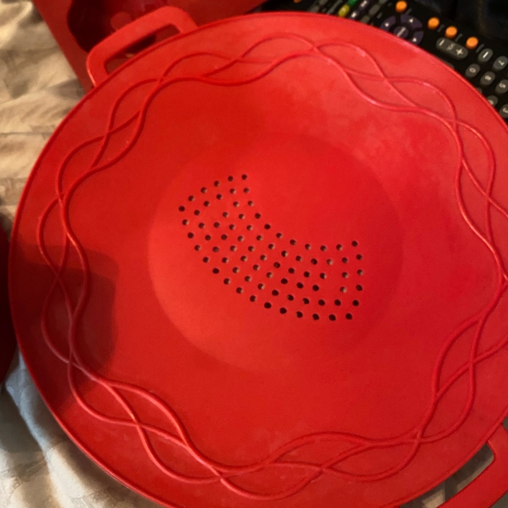Source Unknown Red Silicone Cake Mold Set - Picture 7 of 9